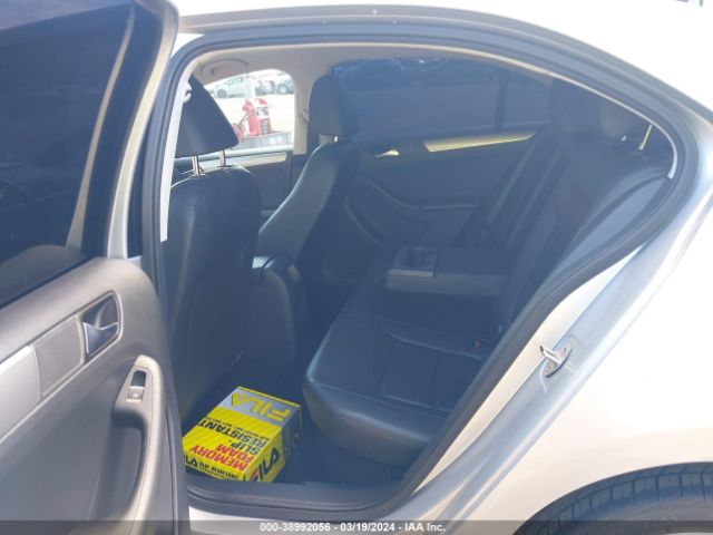 3VWD17AJ2FM316565 Volkswagen Jetta 1.8t Se