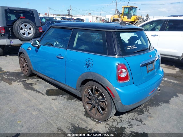 2012 MINI COOPER WMWSU3C58CT264766 Photo 2