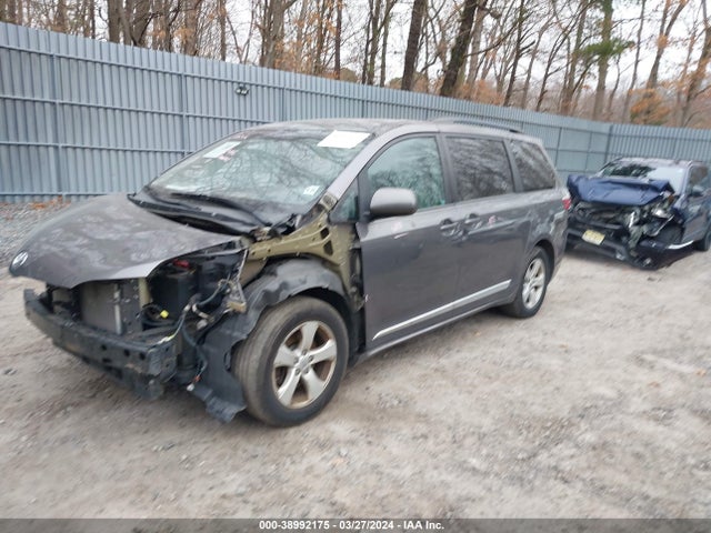 Toyota Sienna Le 8 Passenger 2017 5TDKZ3DC7HS867019 Image 2