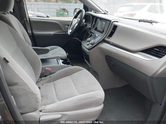 Toyota Sienna Le 8 Passenger 2017 5TDKZ3DC7HS867019 Image 5