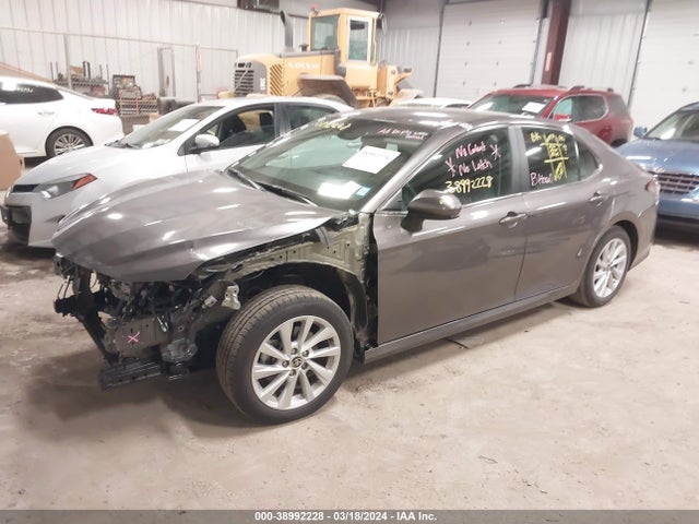 Toyota CAMRY LE 2022 4T1C11AK0NU639636 Image 2