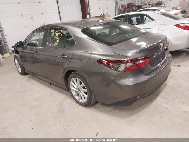 Toyota CAMRY LE 2022 4T1C11AK0NU639636 Image 3