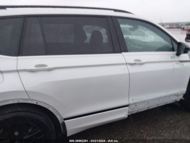 3VVCB7AX7NM107550 Volkswagen Tiguan 2.0t Se R-line Black