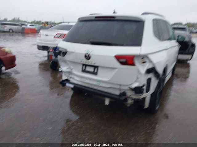 3VVCB7AX7NM107550 Volkswagen Tiguan 2.0t Se R-line Black