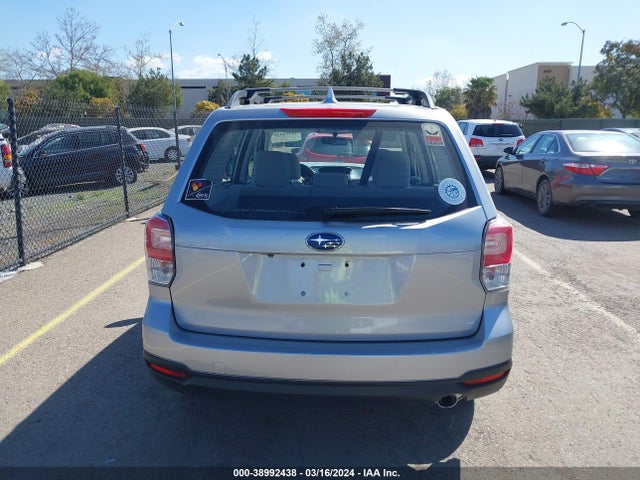 Subaru Forester 2.5i 2018 JF2SJABC7JH592567 Image 16