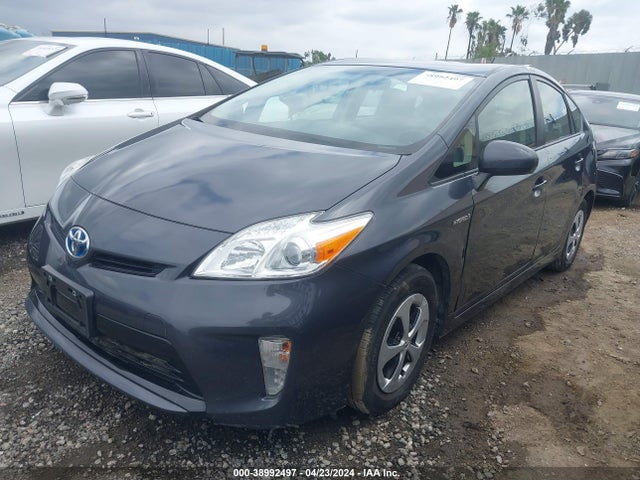 Toyota Prius Three 2014 JTDKN3DUXE1785928 Image 2