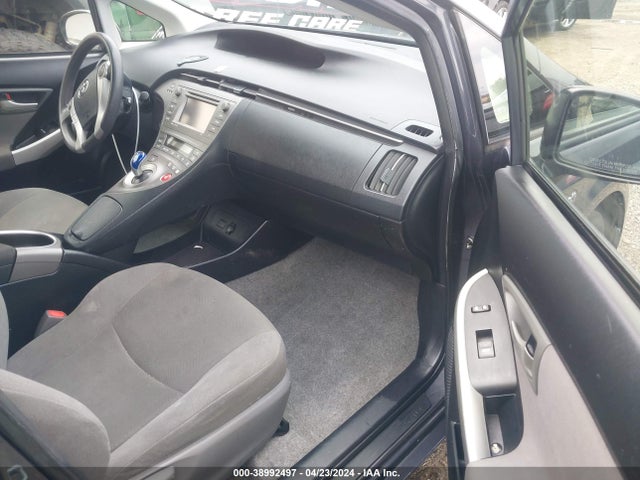 Toyota Prius Three 2014 JTDKN3DUXE1785928 Image 5