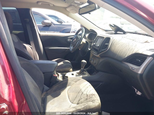 1C4PJLAB2FW617208 Jeep Cherokee Sport