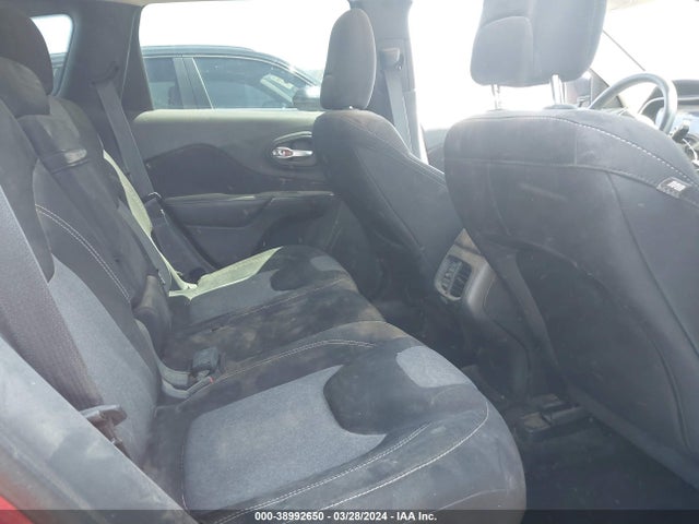 1C4PJLAB2FW617208 Jeep Cherokee Sport