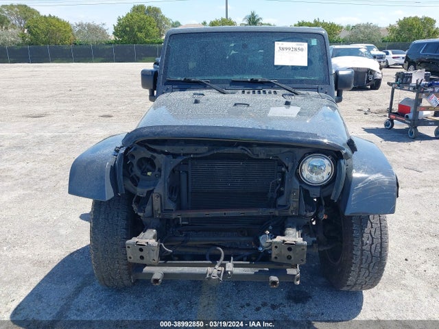 1C4BJWEG6HL560310 Jeep Wrangler Unlimited Sahara 4x4