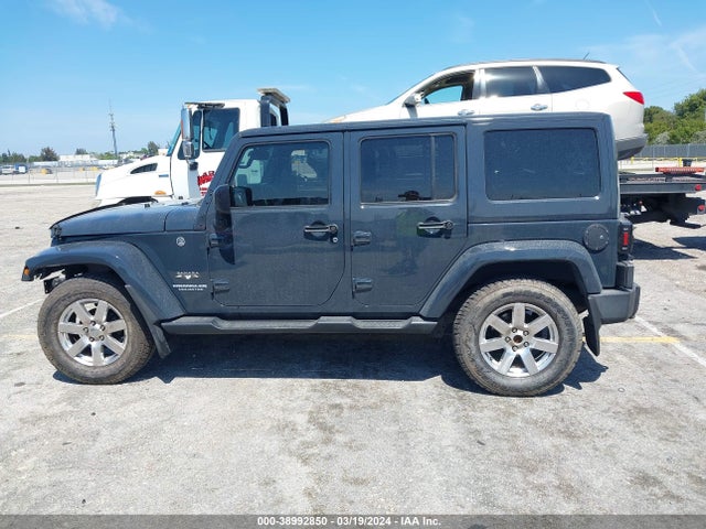 1C4BJWEG6HL560310 Jeep Wrangler Unlimited Sahara 4x4