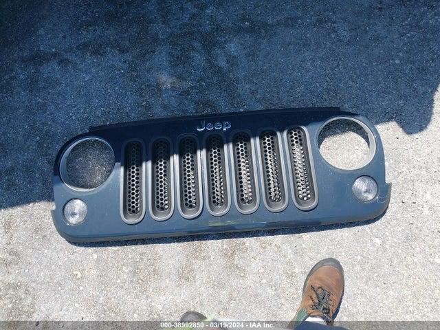 1C4BJWEG6HL560310 Jeep Wrangler Unlimited Sahara 4x4