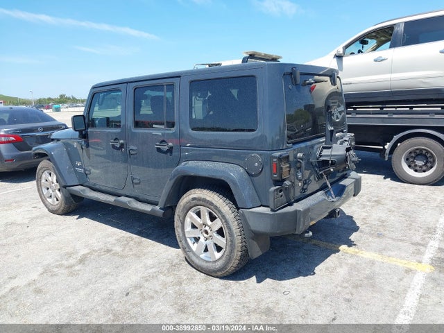 1C4BJWEG6HL560310 Jeep Wrangler Unlimited Sahara 4x4