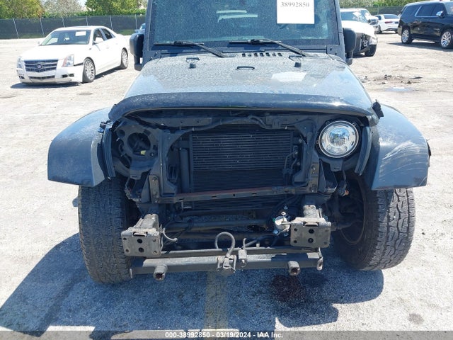1C4BJWEG6HL560310 Jeep Wrangler Unlimited Sahara 4x4