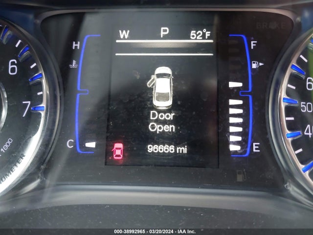 Chrysler 200 Limited 2015 1C3CCCAB2FN632441 Image 7