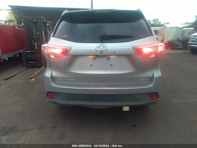 Toyota Highlander Le V6 2016 5TDBKRFH9GS313172 Image 16