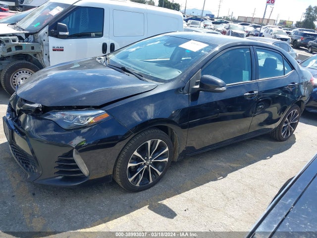 Toyota COROLLA SE 2018 5YFBURHEXJP788729 Image 2