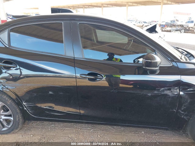 Toyota YARIS LE 2019 3MYDLBYV0KY528832 Image 13