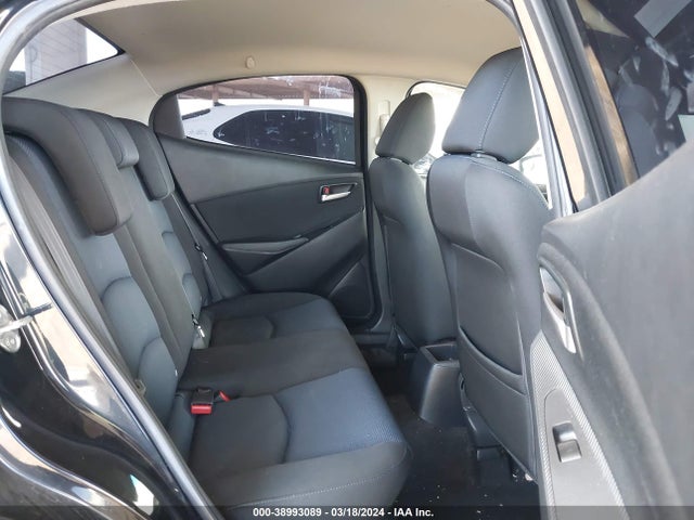 Toyota YARIS LE 2019 3MYDLBYV0KY528832 Image 8