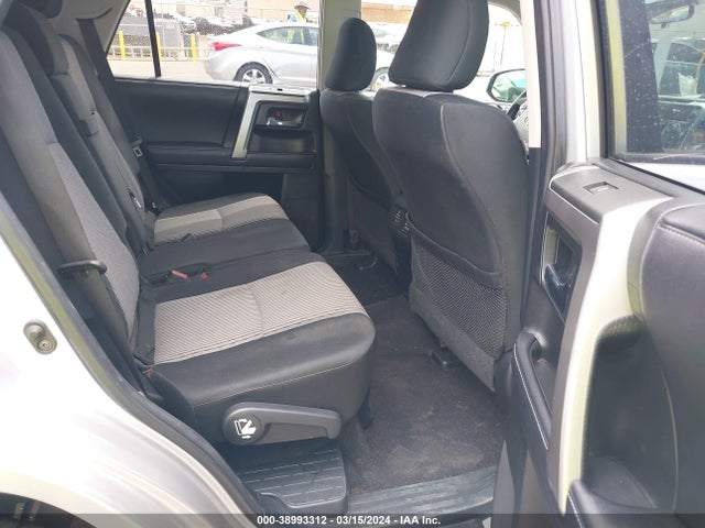 Toyota 4RUNNER SR5 2019 JTEZU5JR4K5200760 Image 8