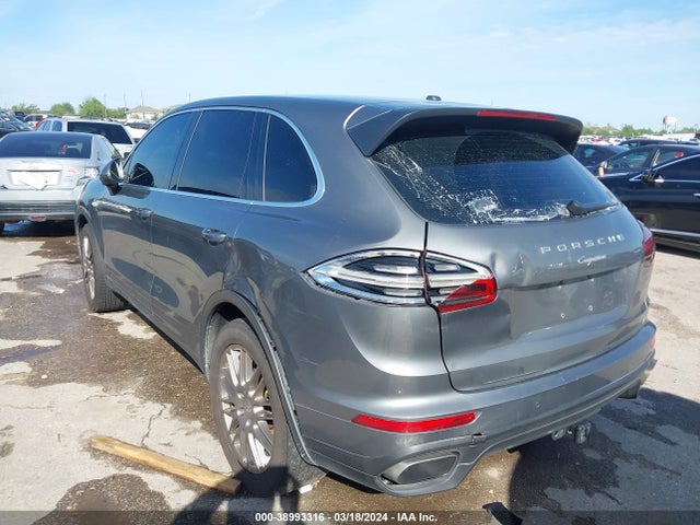 2016 PORSCHE CAYENNE WP1AA2A20GKA11509 Photo 2