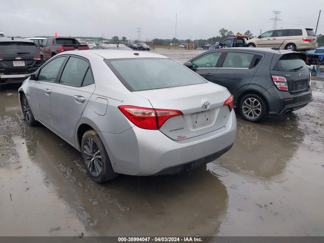 Toyota COROLLA LE 2018 5YFBURHE8JP775624 Image 3