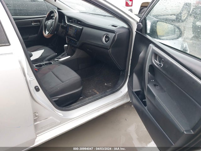 Toyota COROLLA LE 2018 5YFBURHE8JP775624 Image 5