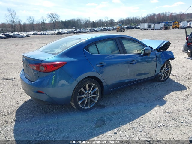 3MZBN1V31JM275584 Mazda Mazda3 Touring