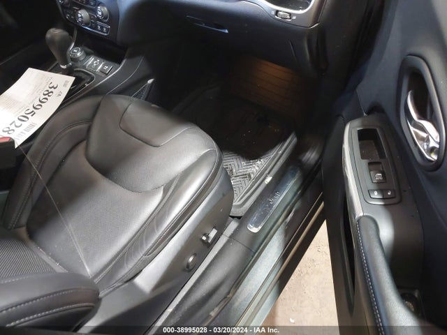 1C4PJMDNXKD167602 Jeep Cherokee Limited 4x4