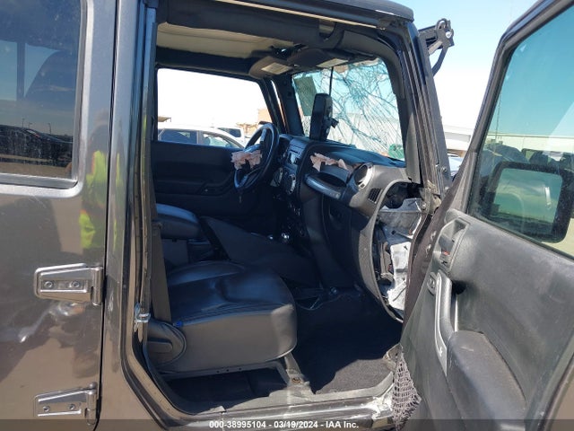 1C4BJWEG3HL716805 Jeep Wrangler Unlimited Sahara 4x4