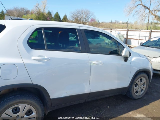 Chevrolet TRAX LS 2018 3GNCJKSB4JL224856 Image 13