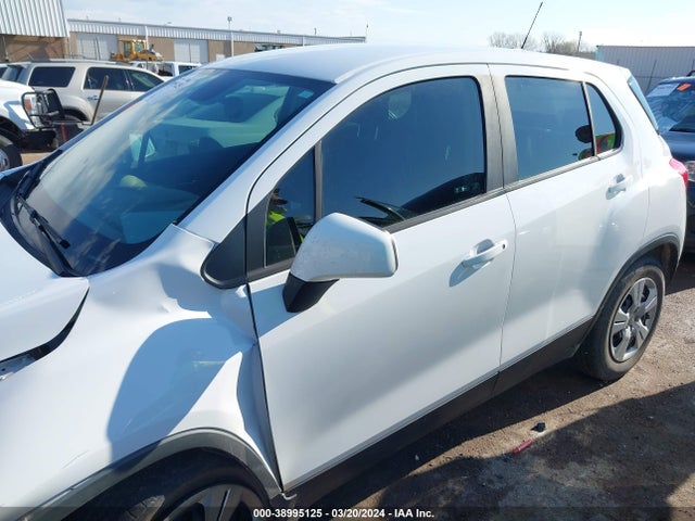 Chevrolet TRAX LS 2018 3GNCJKSB4JL224856 Image 14
