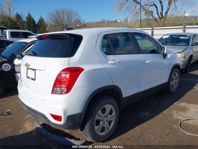Chevrolet TRAX LS 2018 3GNCJKSB4JL224856 Image 4