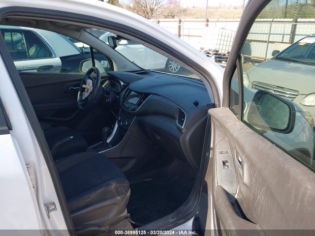 Chevrolet TRAX LS 2018 3GNCJKSB4JL224856 Image 5