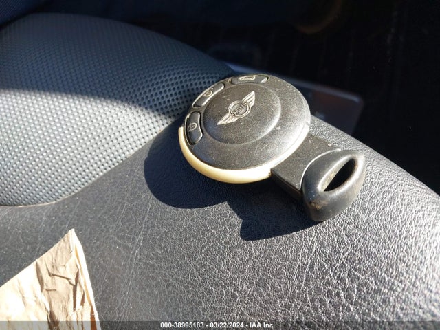 2010 MINI COOPER S WMWMF7C59ATZ73567 Photo 10