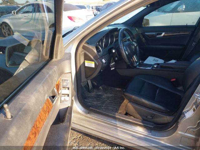 WDDGF4HB1EA934041 Mercedes-Benz C 250 Luxury/sport