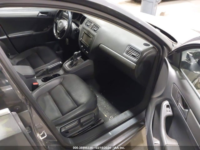 3VWD17AJ9FM287985 Volkswagen Jetta 1.8t Se