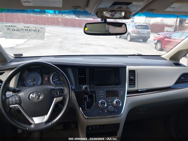 Toyota Sienna Xle 8 Passenger 2015 5TDYK3DC1FS561154 Image 17