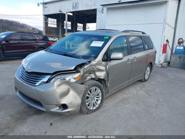 Toyota Sienna Xle 8 Passenger 2015 5TDYK3DC1FS561154 Image 2