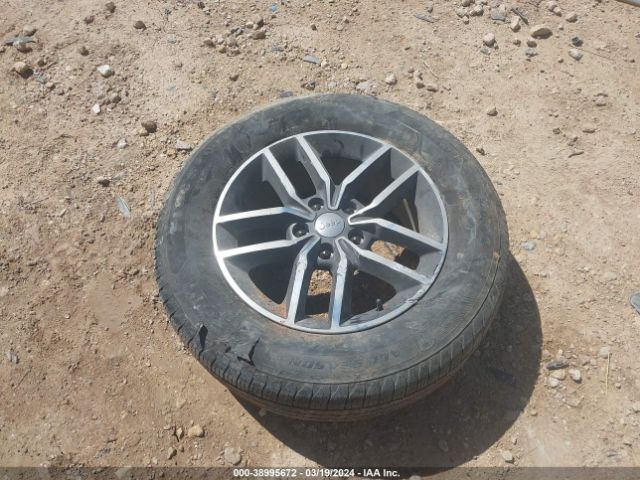 1C4RJEAG3JC481276 Jeep Grand Cherokee Laredo E 4x2