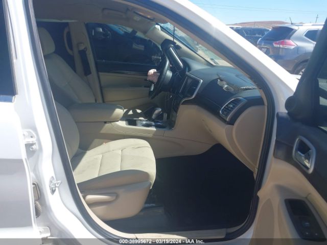 1C4RJEAG3JC481276 Jeep Grand Cherokee Laredo E 4x2