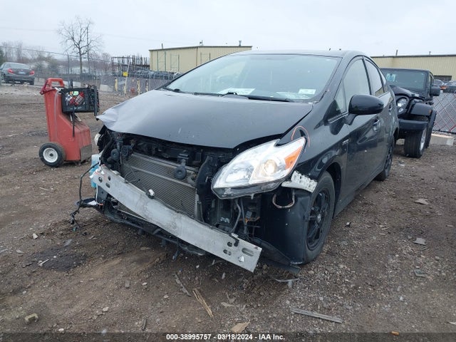 Toyota Prius Two 2015 JTDKN3DU1F0440620 Image 2