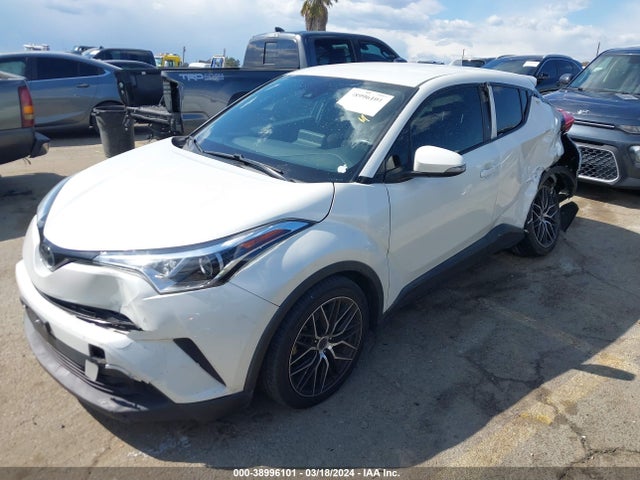 Toyota C-HR LE 2019 JTNKHMBX5K1028307 Image 2