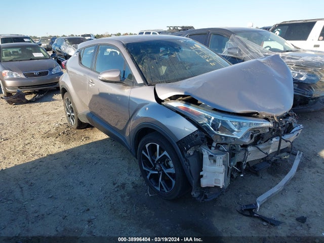 Toyota C-HR XLE 2019 NMTKHMBX9KR086359 Image 1