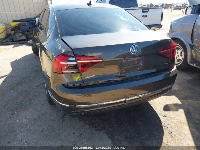 1VWLA7A36KC011899 Volkswagen Passat 2.0t Wolfsburg Edition