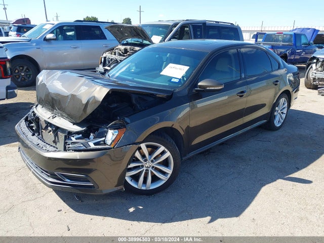 1VWLA7A36KC011899 Volkswagen Passat 2.0t Wolfsburg Edition