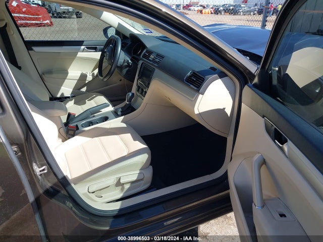 1VWLA7A36KC011899 Volkswagen Passat 2.0t Wolfsburg Edition