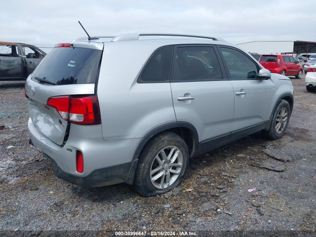 KIA SORENTO LX 2015 5XYKT3A69FG580520 Image 4