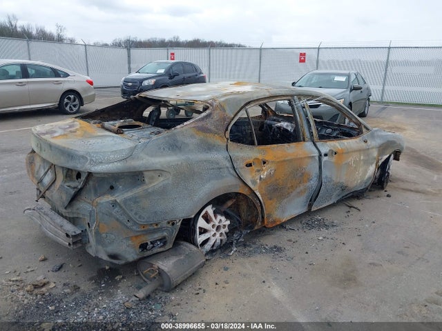 Toyota CAMRY LE 2022 4T1C11AK7NU680359 Image 4