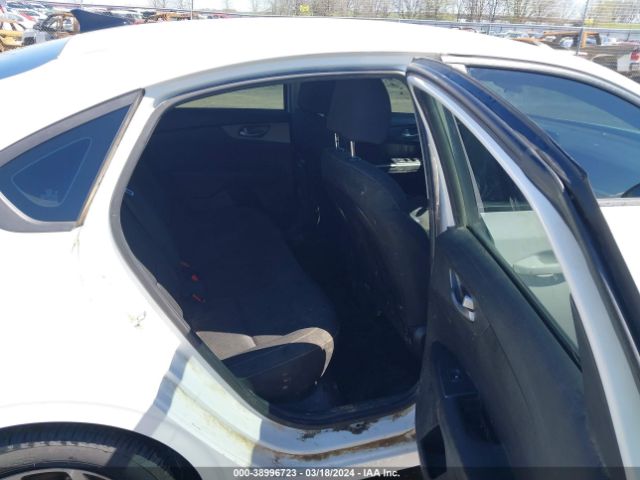 3KPF24AD8KE059448 KIA Forte Lxs